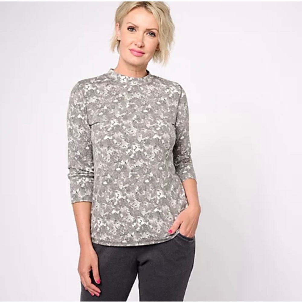 NWT. Woman’s mock neck, printed Isaac Mizrahi top.